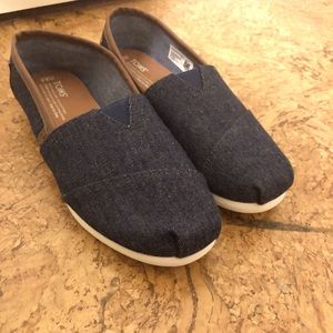 Men’s size 8.5 TOMS denim alpargatas